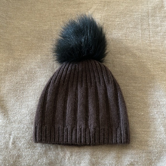 Aritzia Alxiliary Cashmere beanie hat. - Picture 1 of 5
